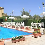 Riviera Hotell